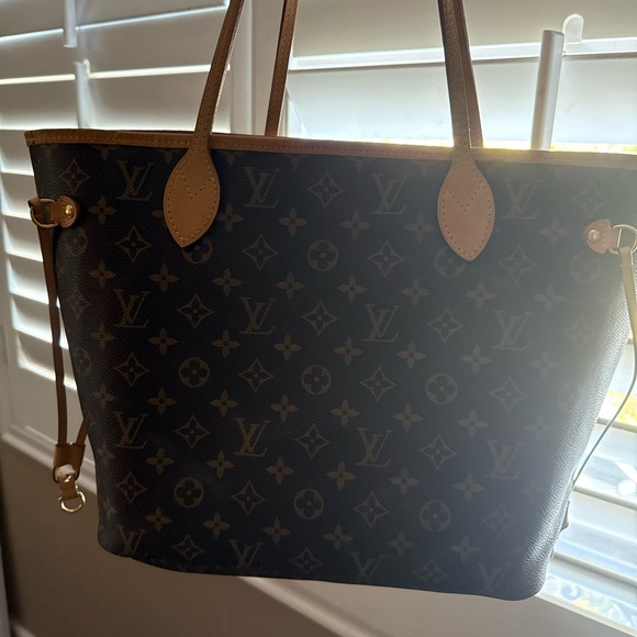 Authentic Louis Vuitton Neverfull MM - Picture 5 of 15